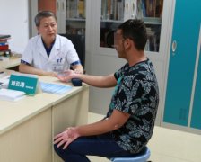 Indian Patient Recovered From Vitiligo on His Face In Beijing