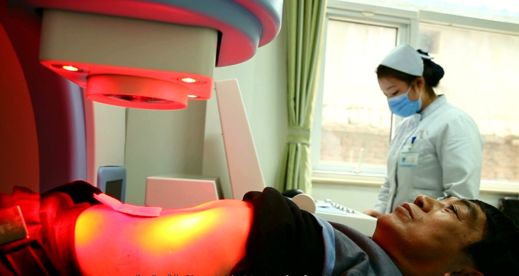 Photonic energy therapy with clinical monitoring